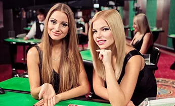 Biểu đồ phân tích dữ liệu bóng đá và màn hình ứng dụng kubet777 app